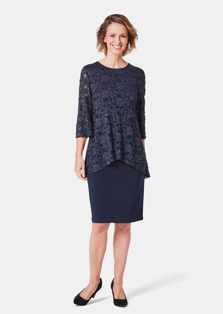 Kleid mit feinem Spitzenüberwurf
