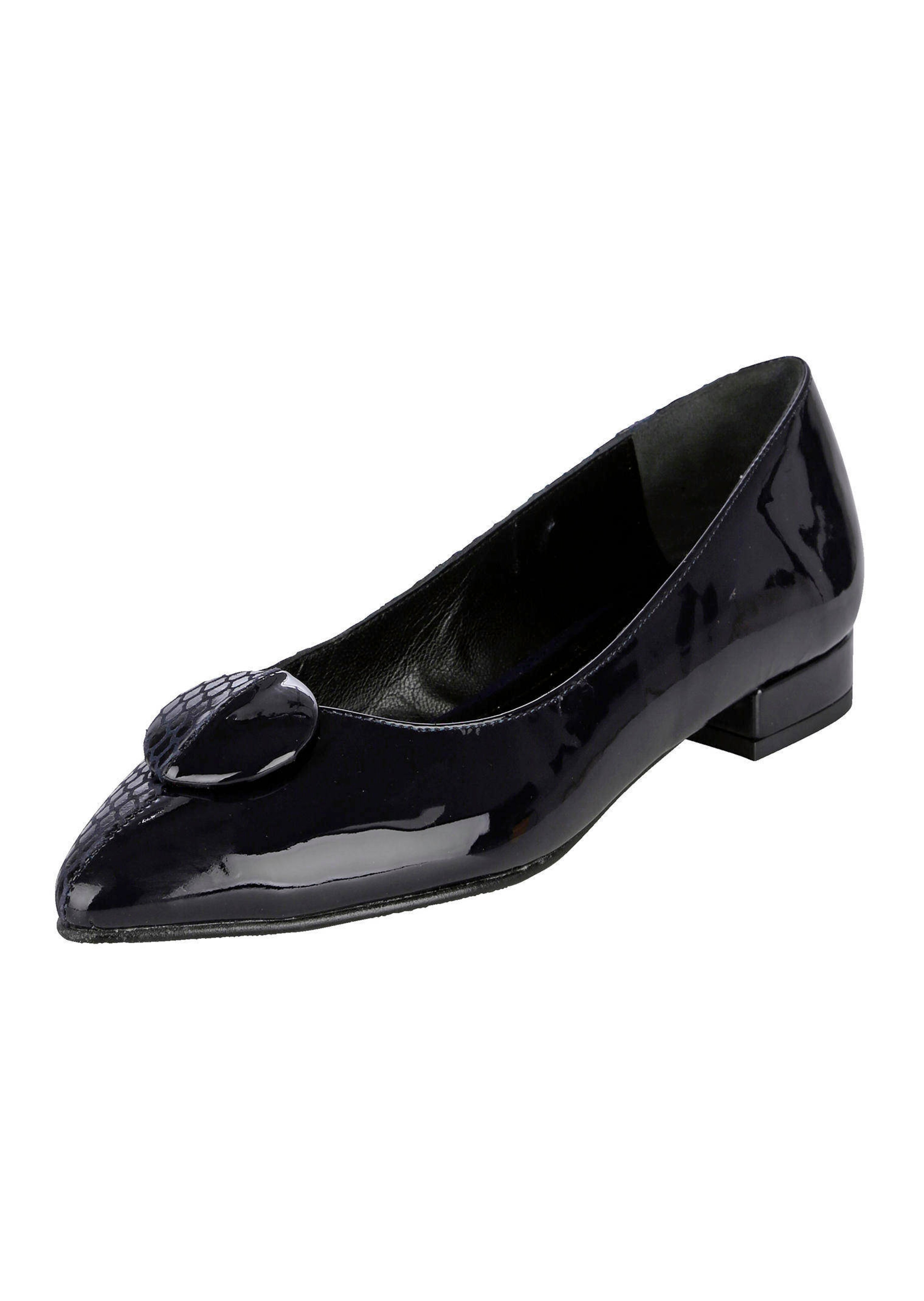 Ballet flats