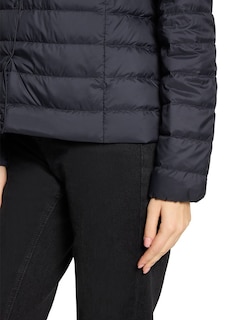 Leichte Daunenjacke mit Druckknöpfen thumbnail 3