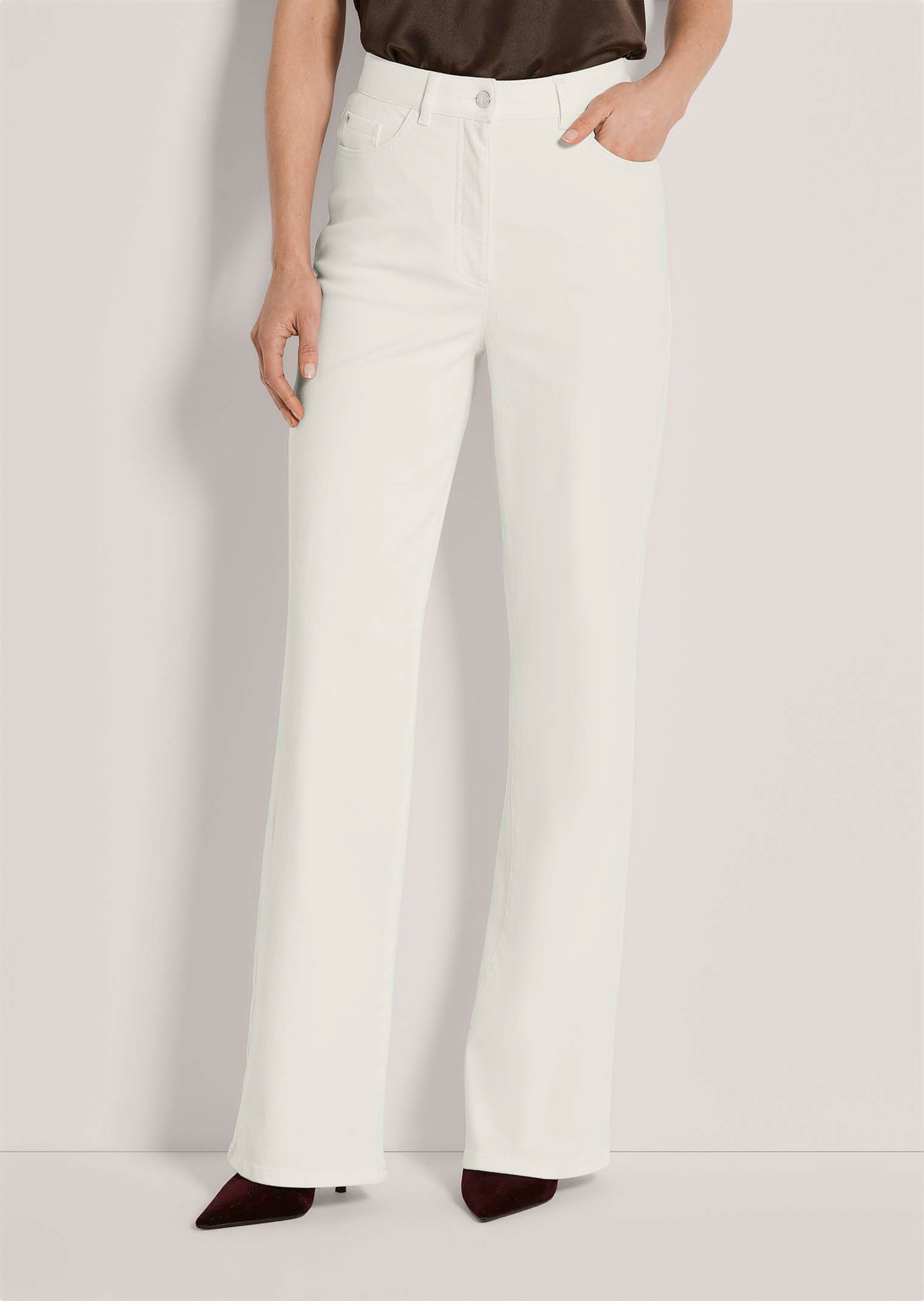 Weite Jeans mit leichtem Bootcut