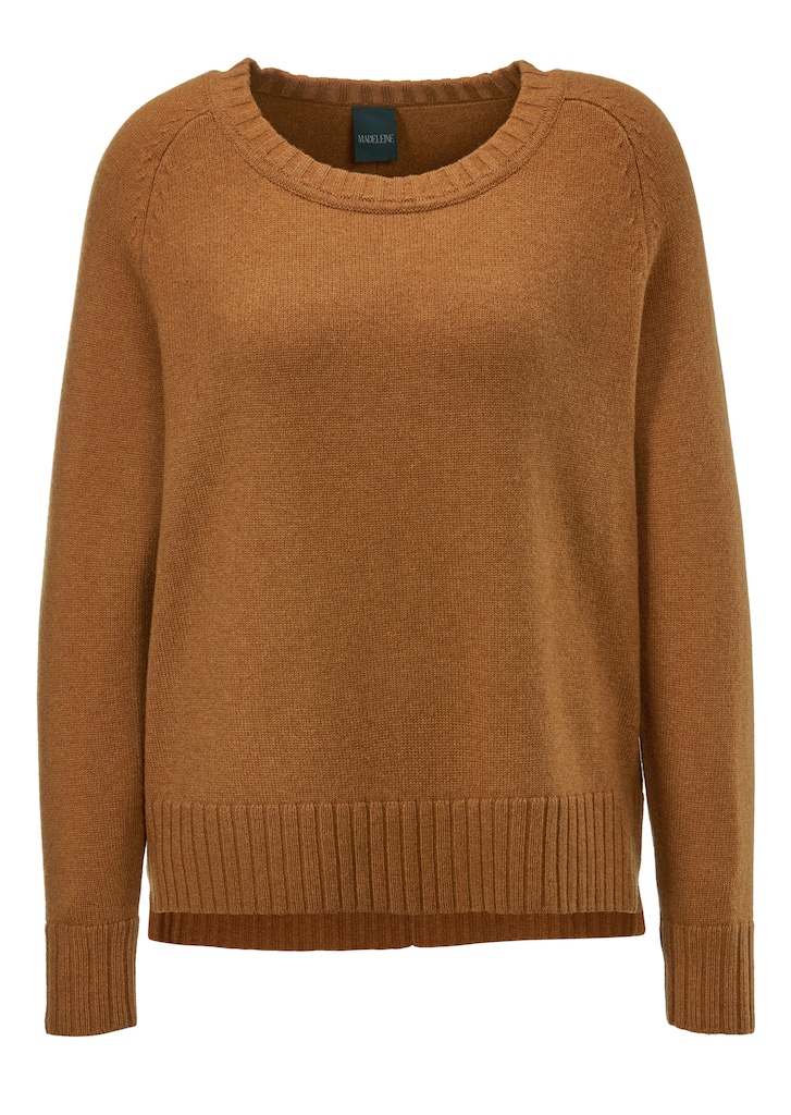 Knitted jumper in a sophisticated melange look