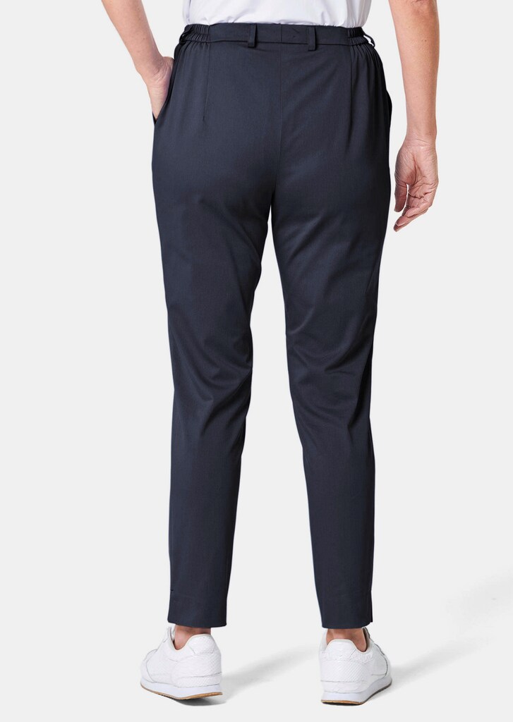 Sportive Hose Carla aus trageangenehmen Satin