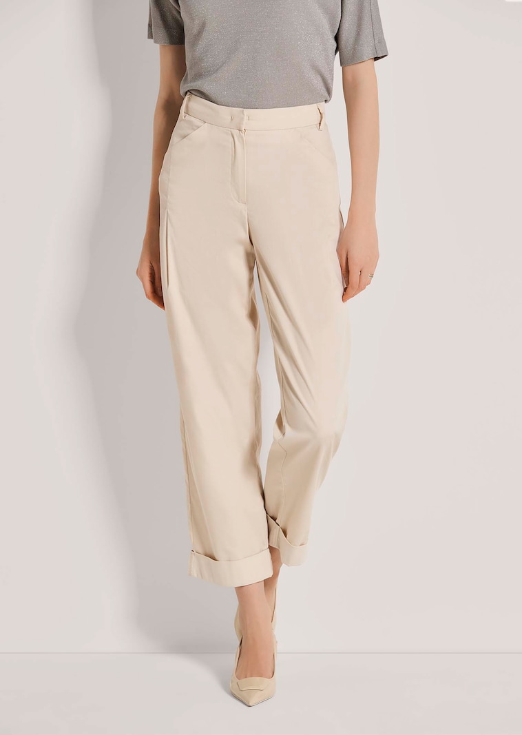 Bundfaltenhose mit fixiertem Aufschlag
