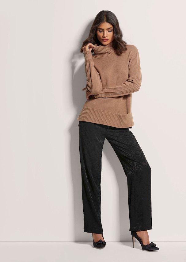 Rollkragen-Pullover mit Tasche 1