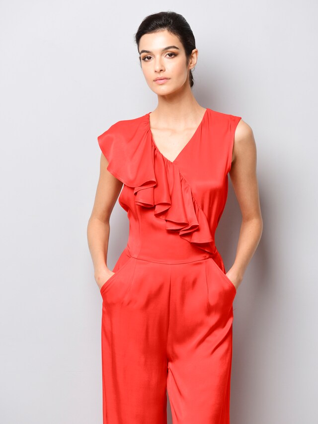 Overall mit Volant am Ausschnitt