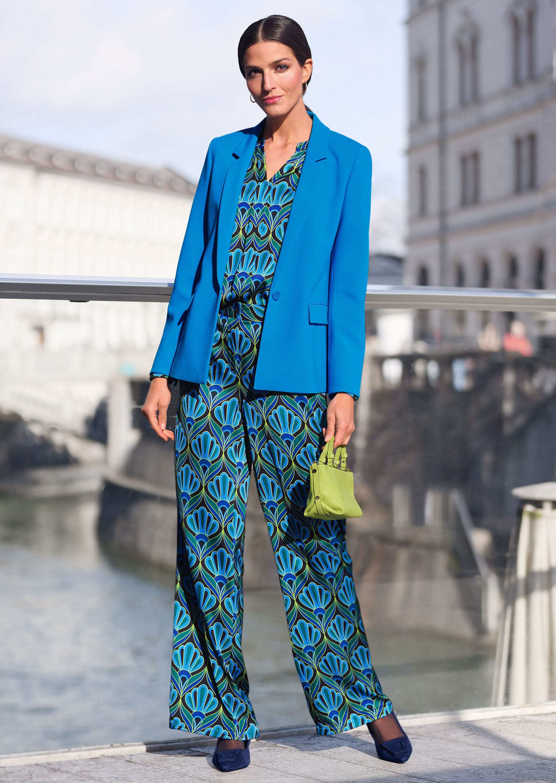 Blazer style classique sur bleu MADELEINE Vetement