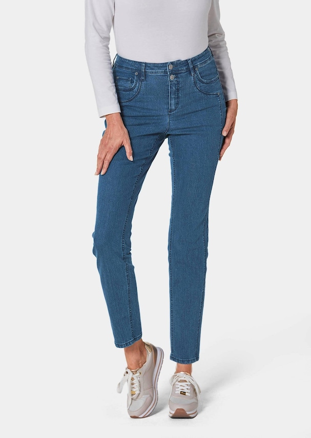 Figurschmeichelnde Jeans mit vorverlegter Seitennaht