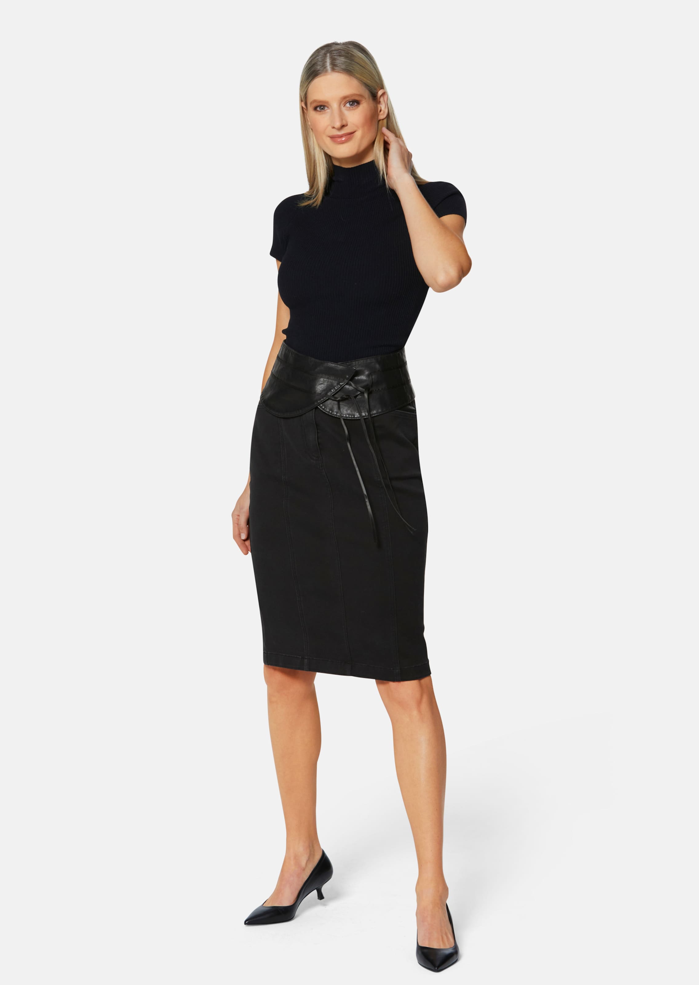 Pencil skirt with detachable belt in black denim | MADELEINE Fashion