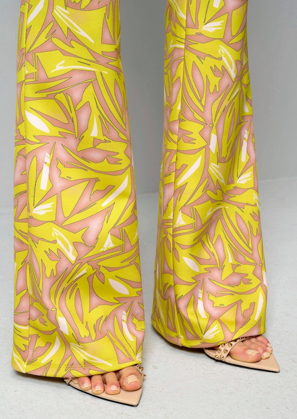Hose mit grafischem Print 4