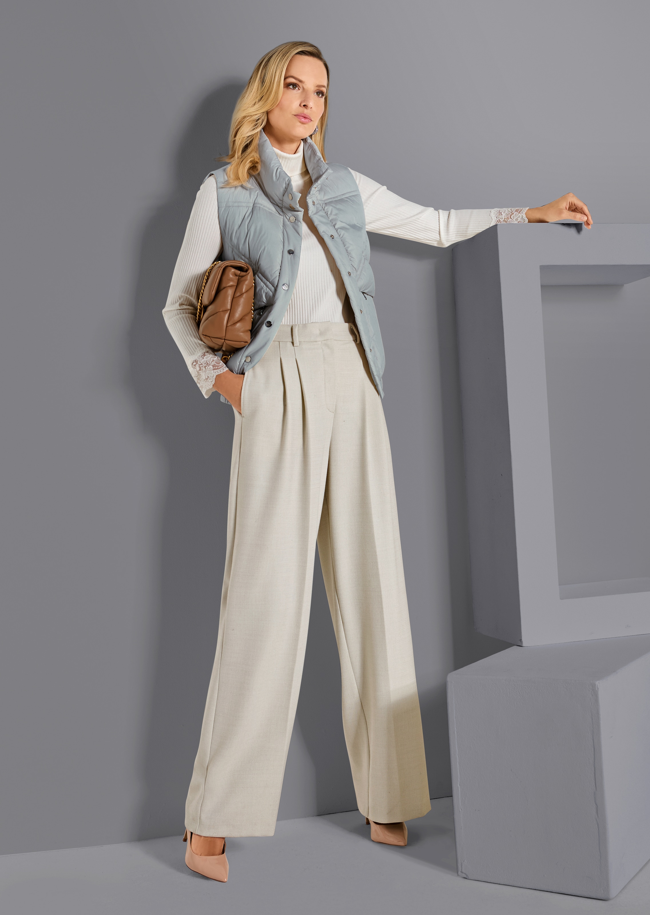 Weite Bundfaltenhose mit Bügelfalten