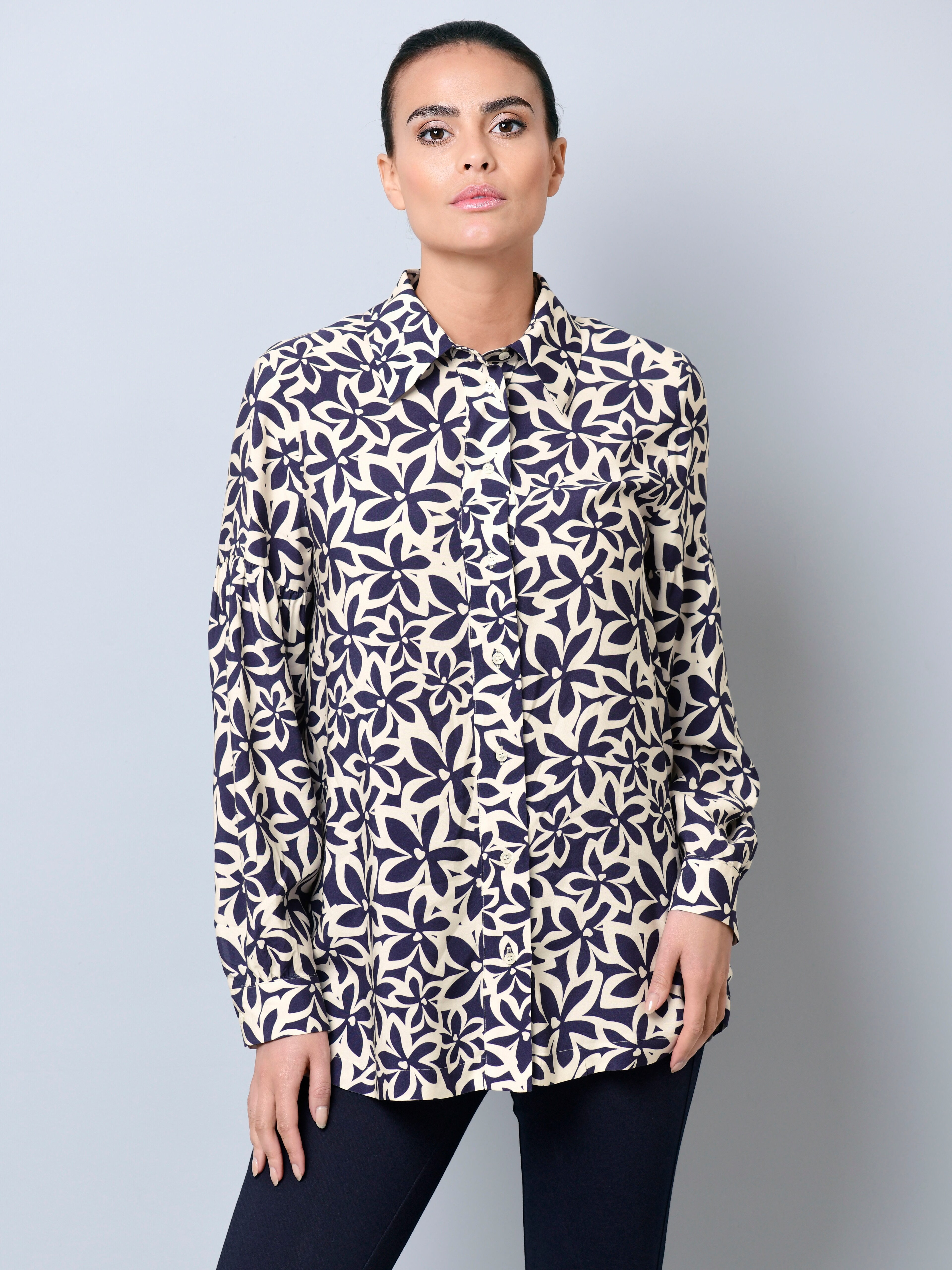 Bluse in sommerlichen Blumendessin