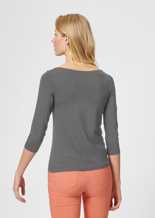 Top with boat neckline 2