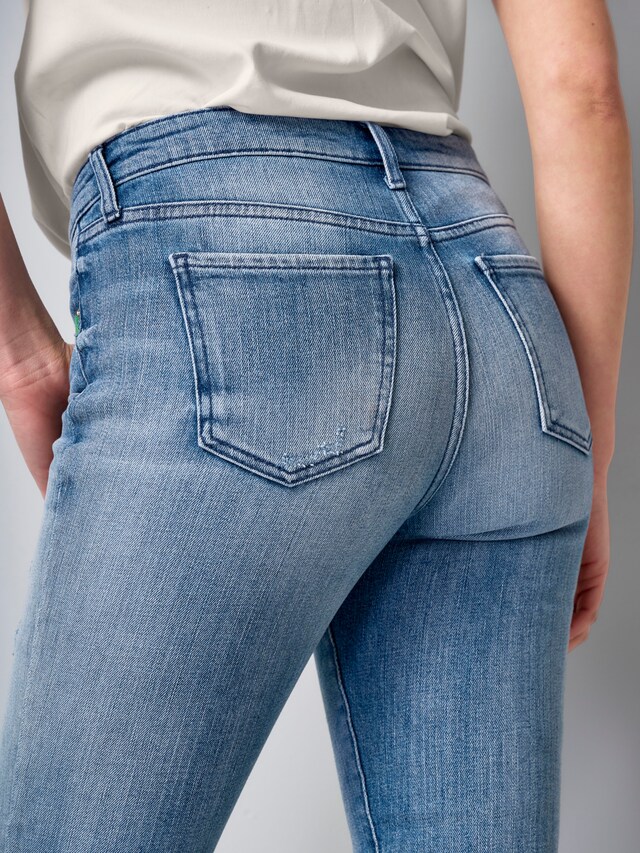 Jeans mit farbiger Taschenkante 5