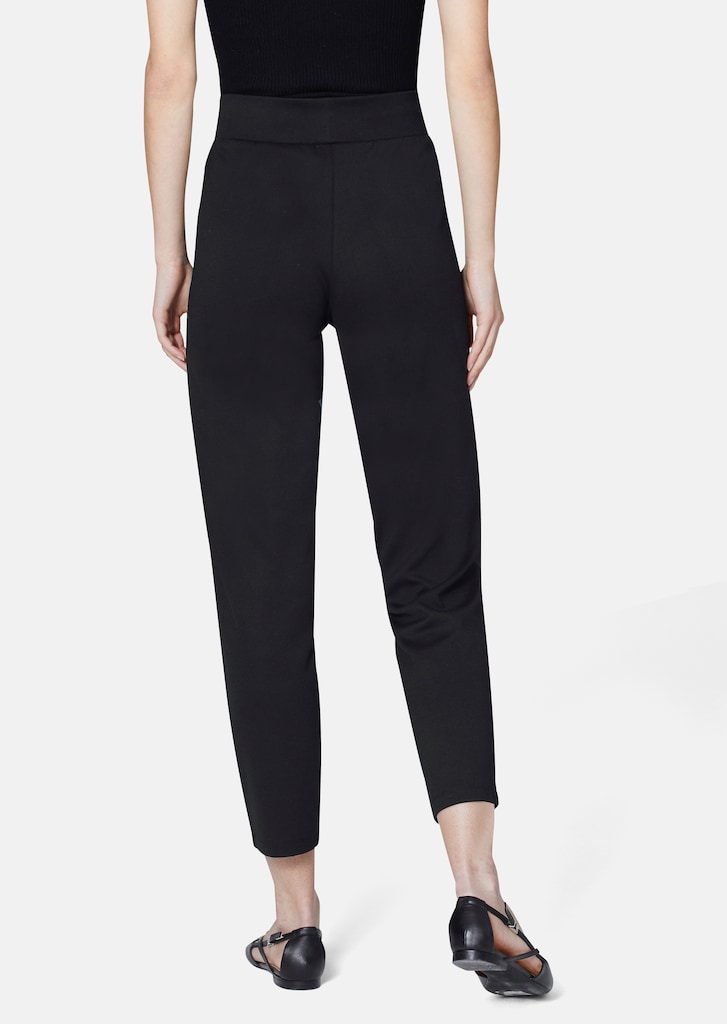 Slim-fit trousers in a leather look 2