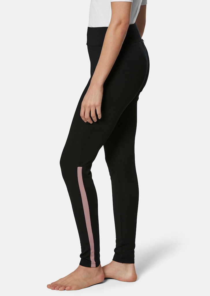 Leggings with decorative stripes on the side 3