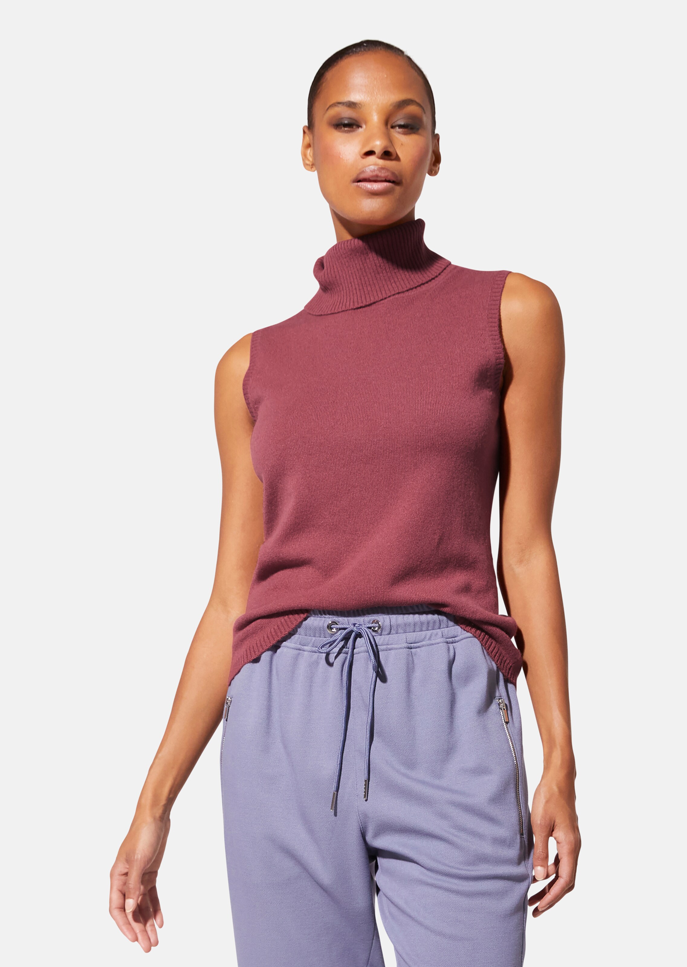 Sleeveless turtleneck jumper
