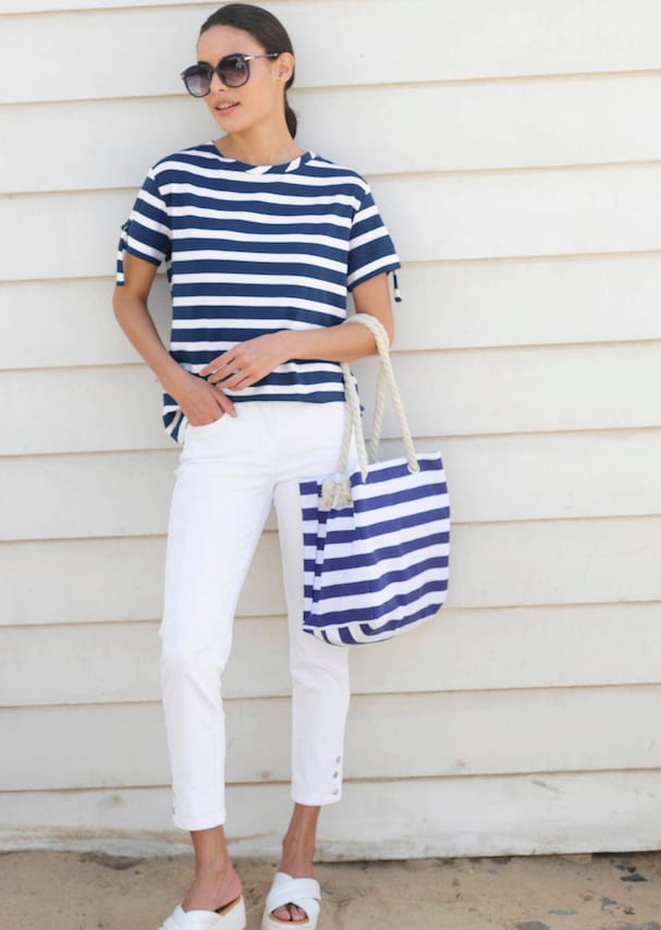 Hose mit silberfarbenen Druckknöpfen am Bein zum öffnen 5