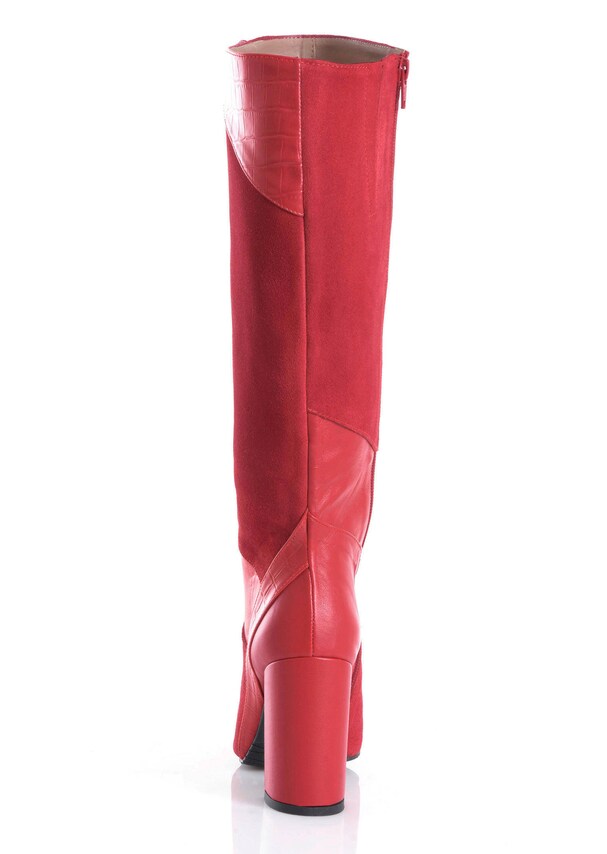 Stiefel in herausstechender Farbe 3