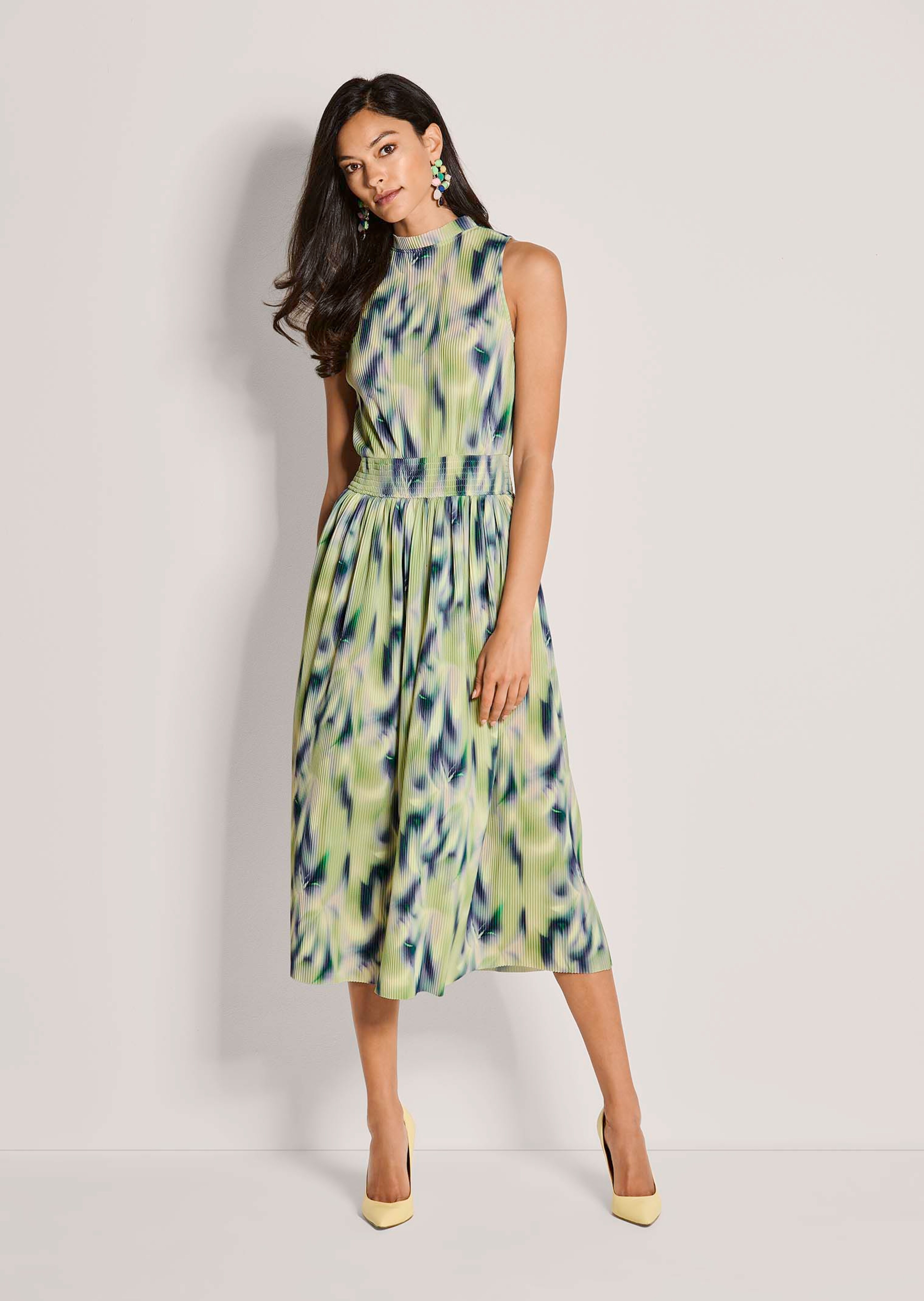 Plisseekleid mit Stehkragen