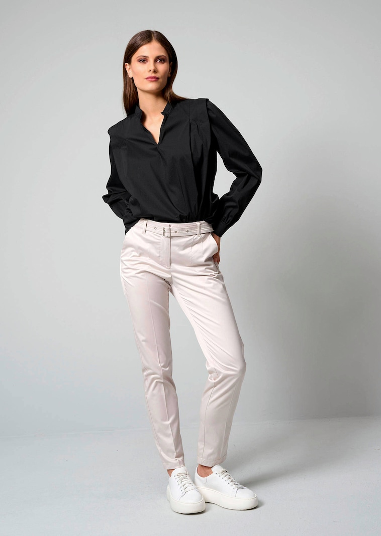 Bluse mit Schlupf zum Binden