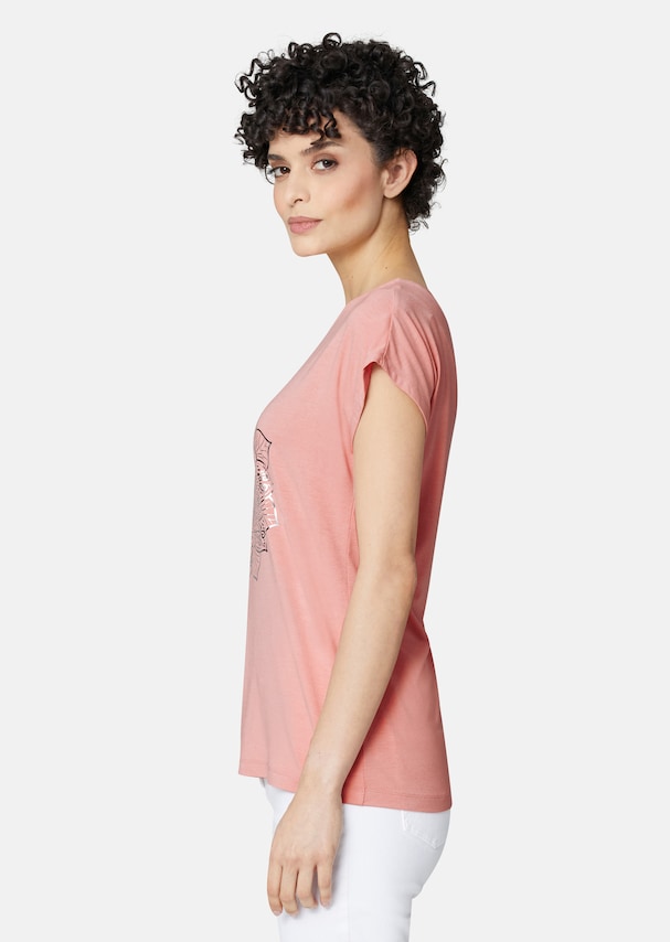 Shirt mit nachhaltigen Viskosefasern der Marke LENZING™ ECOVERO™ 3