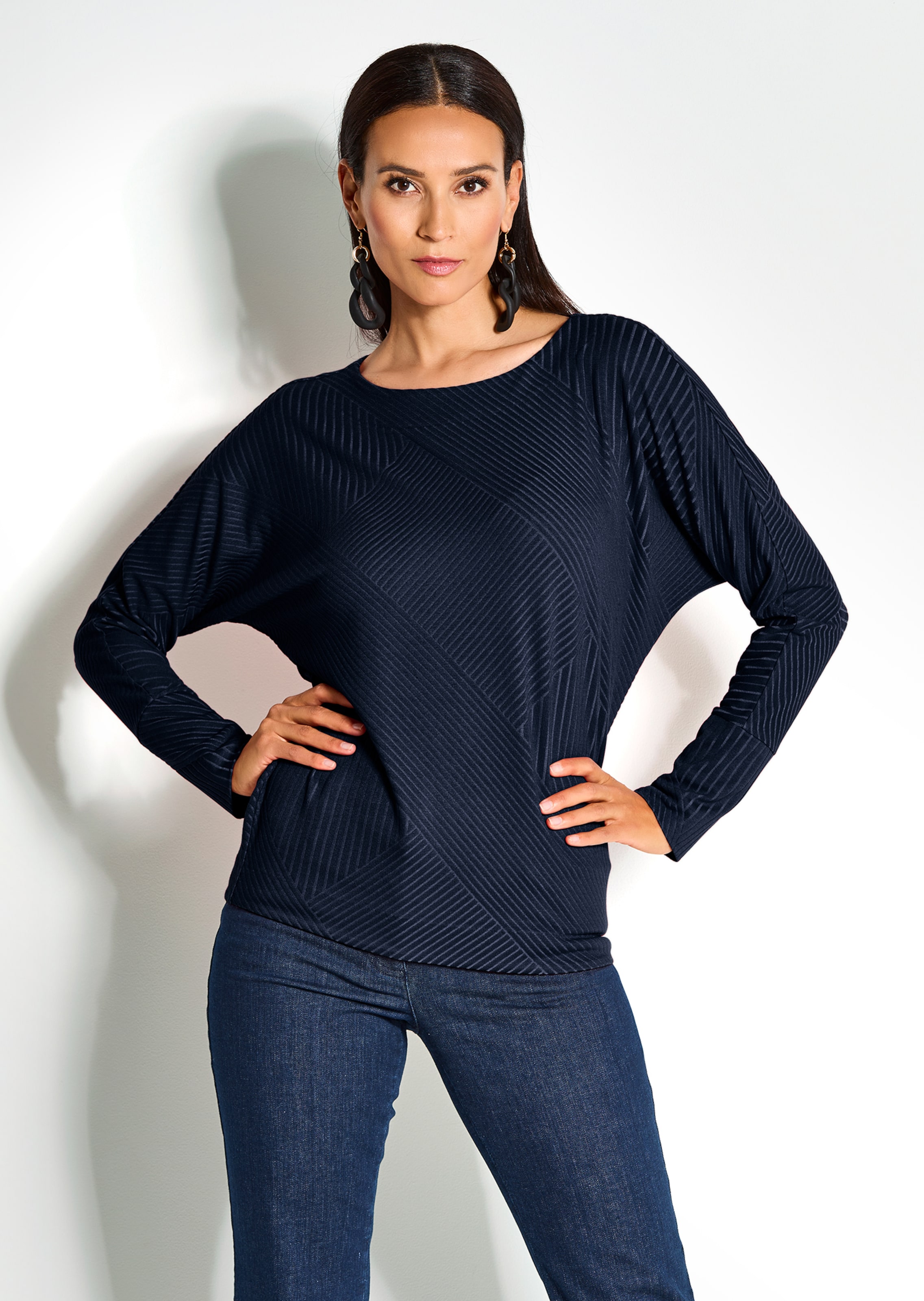 Struktur-Shirt mit langen Fledermaus-Ärmeln