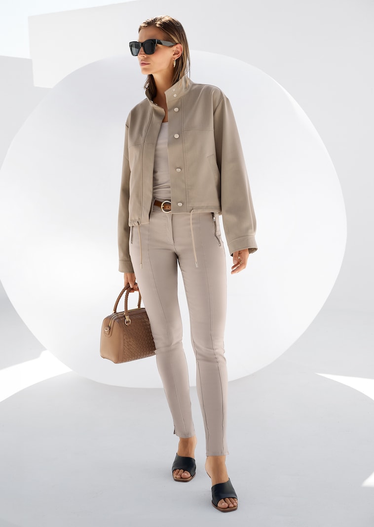 Kurzjacke mit Stehkragen