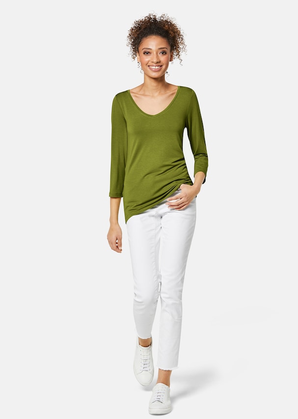 V-neck shirt with 3/4-length sleeves 1