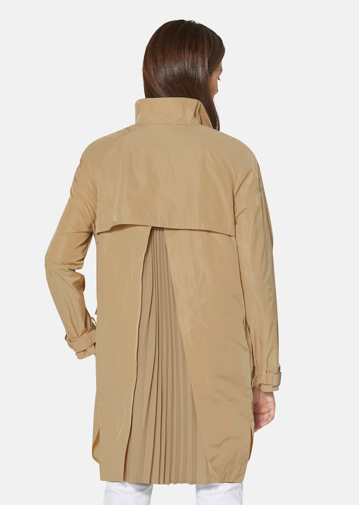 Parka with pleated back insert 2