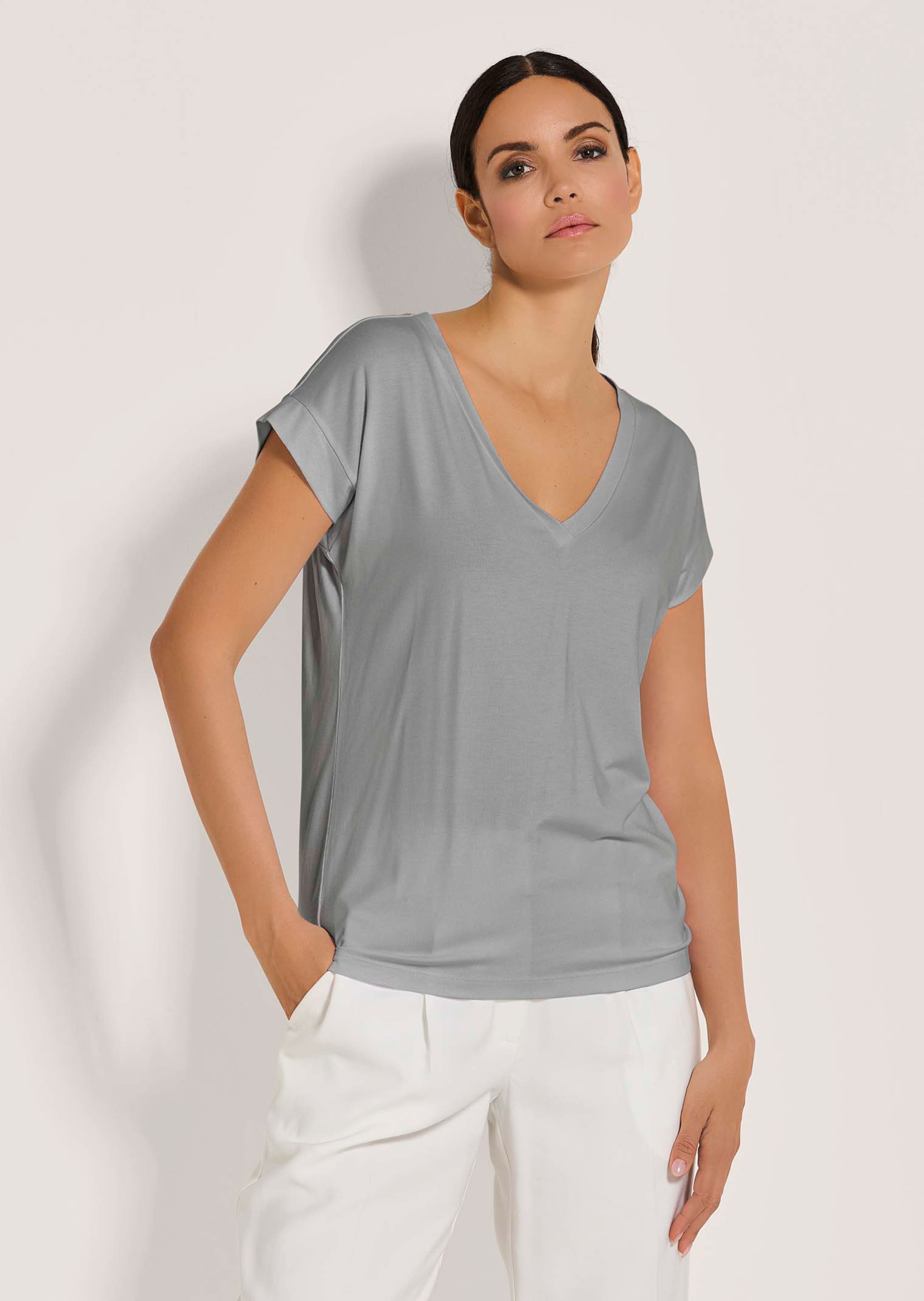 Casual shirt with V-neck