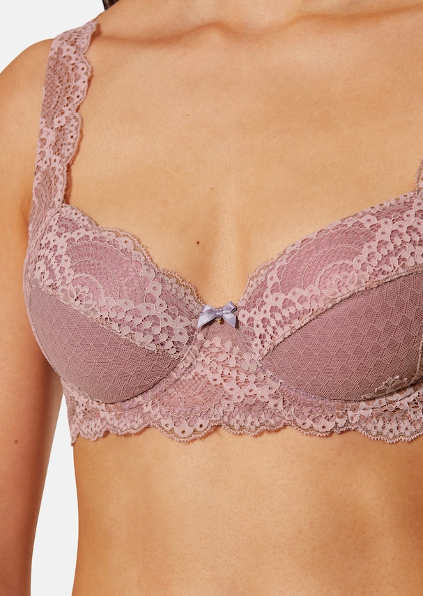 Underwired bra made from elegant lace 4