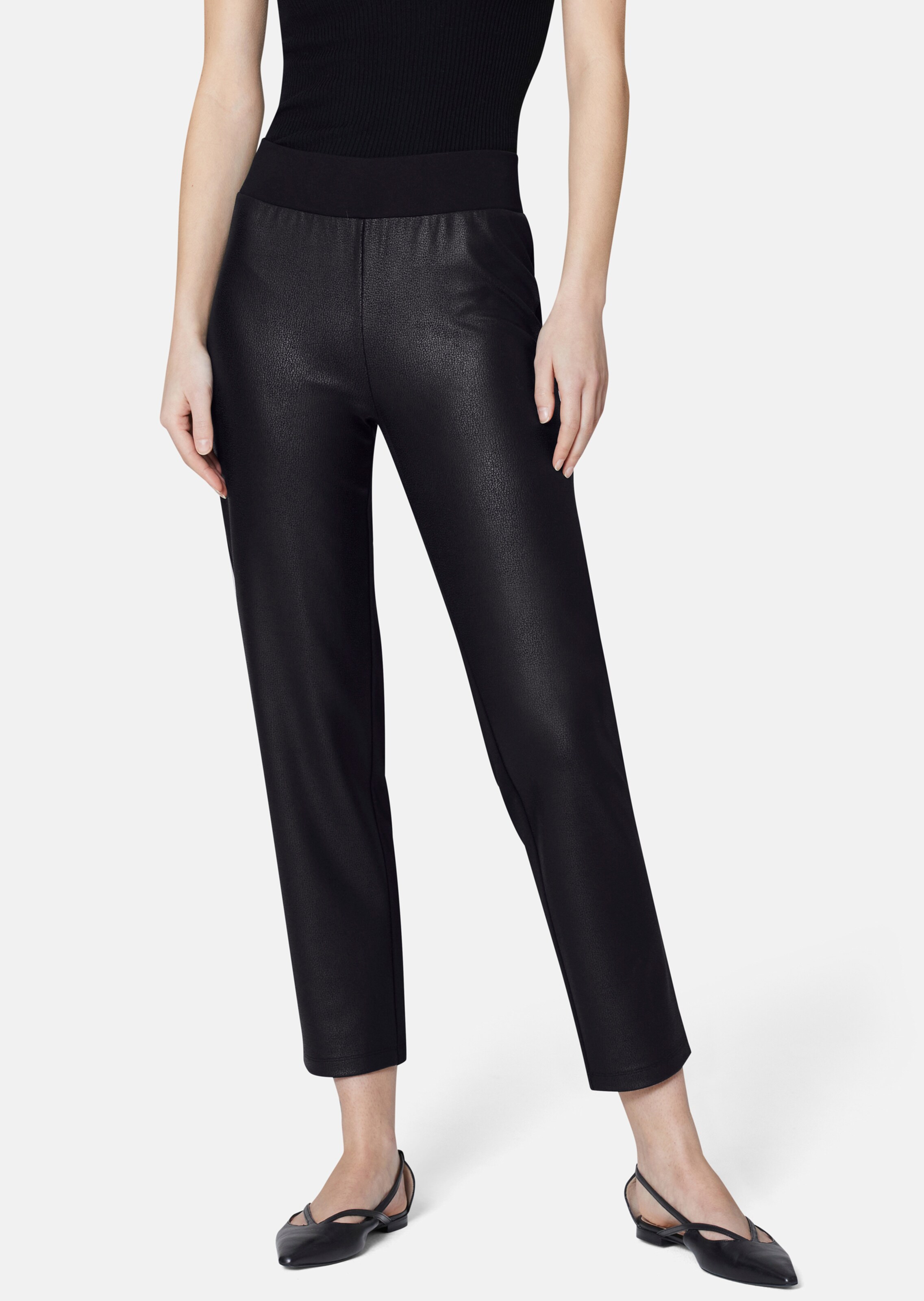 Schmale Hose im Leder-Look