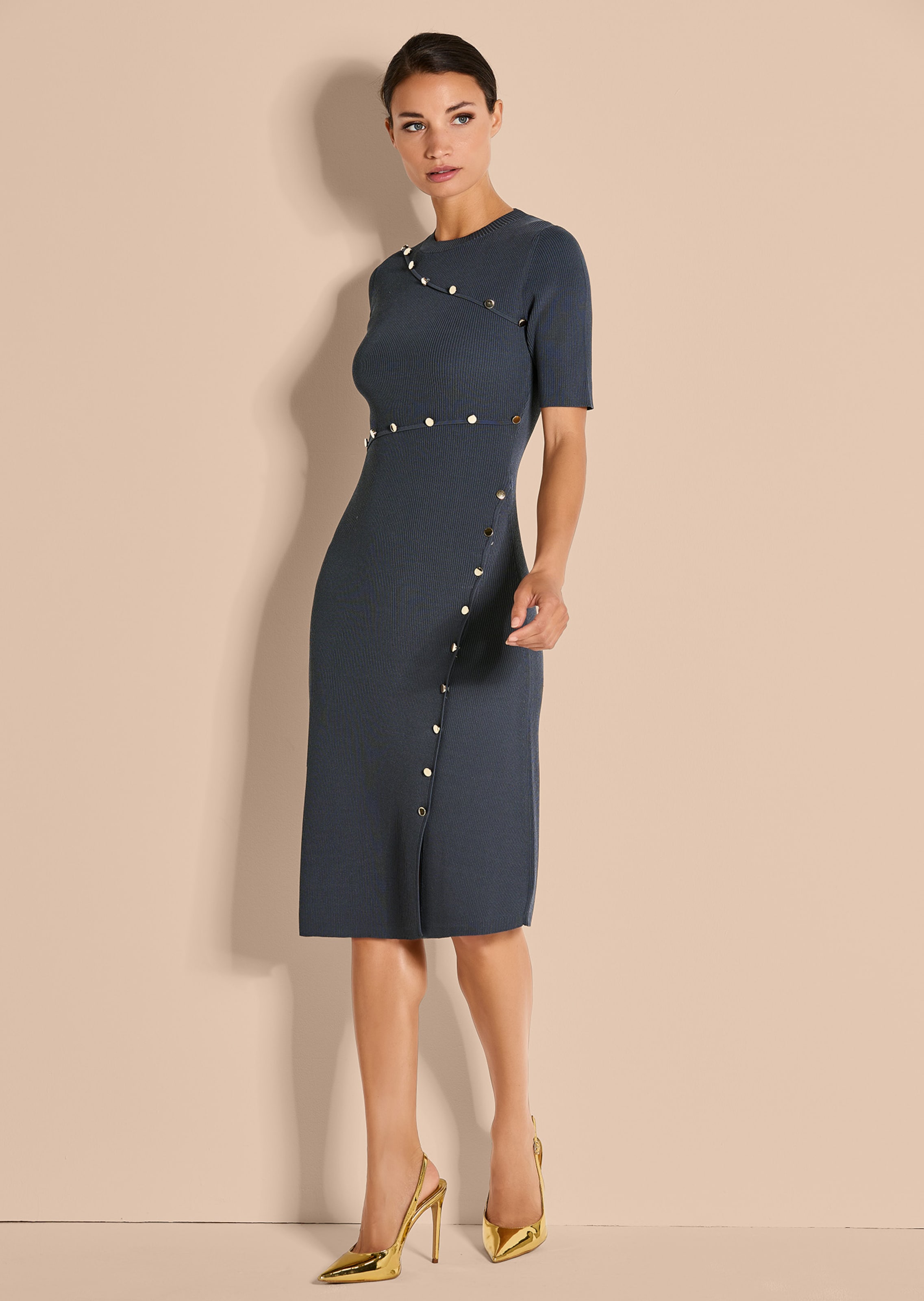 Strickkleid mit dekorativen Akzenten