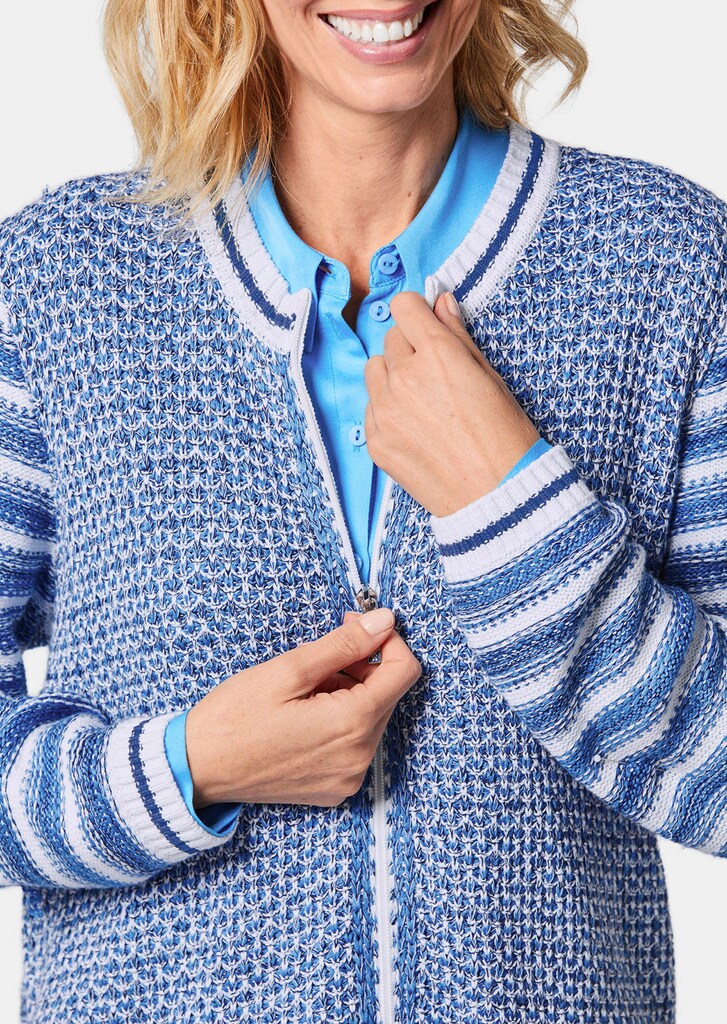 Strickjacke mit aufwändiger Strickstruktur