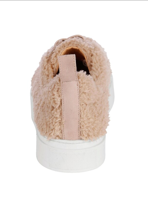 Sneaker in Teddy-Optik 3