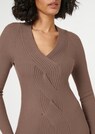 Schlankes Strickkleid mit edlem Zopfmuster thumbnail 5