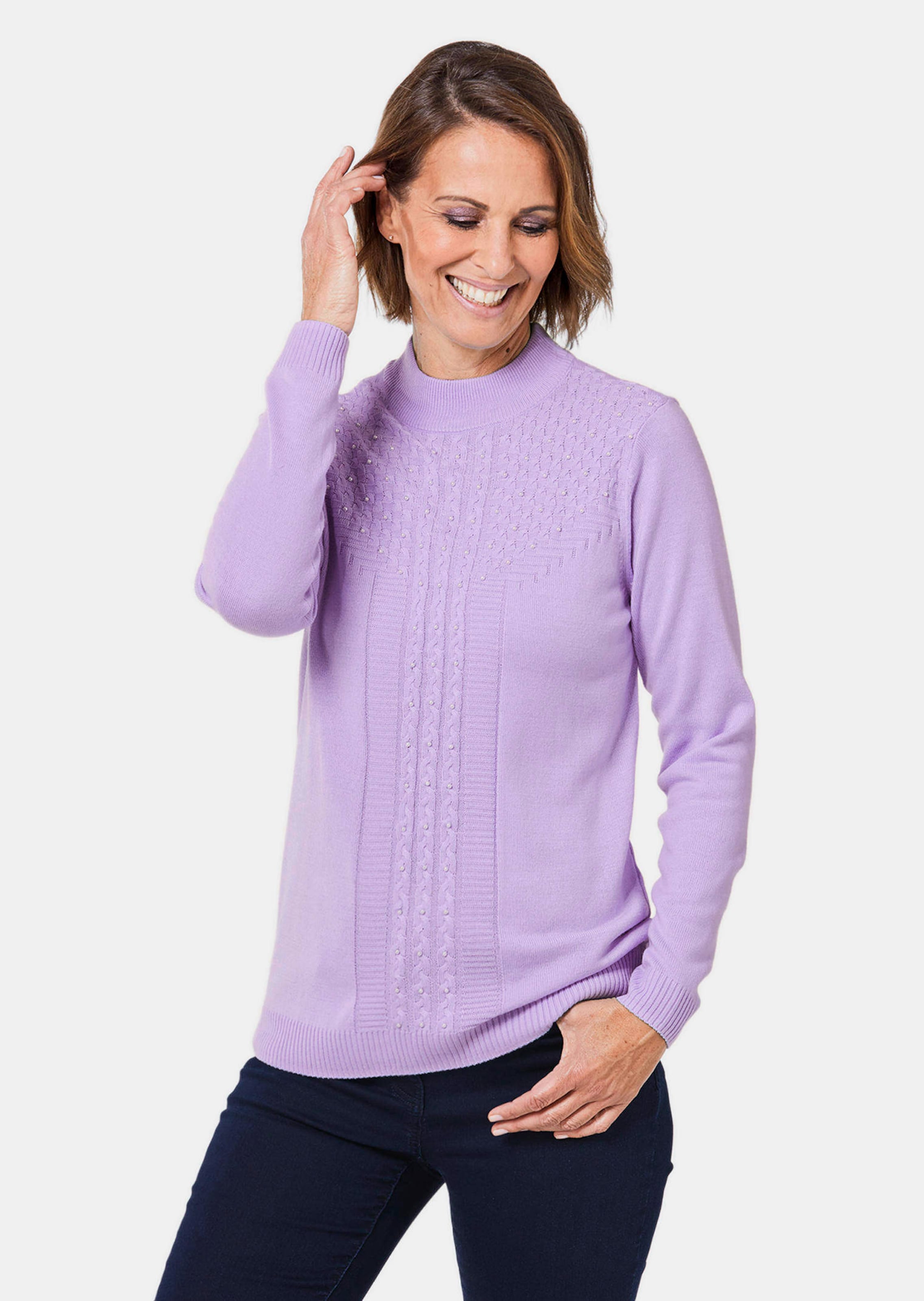 Pullover mit streckendem Zopfmuster