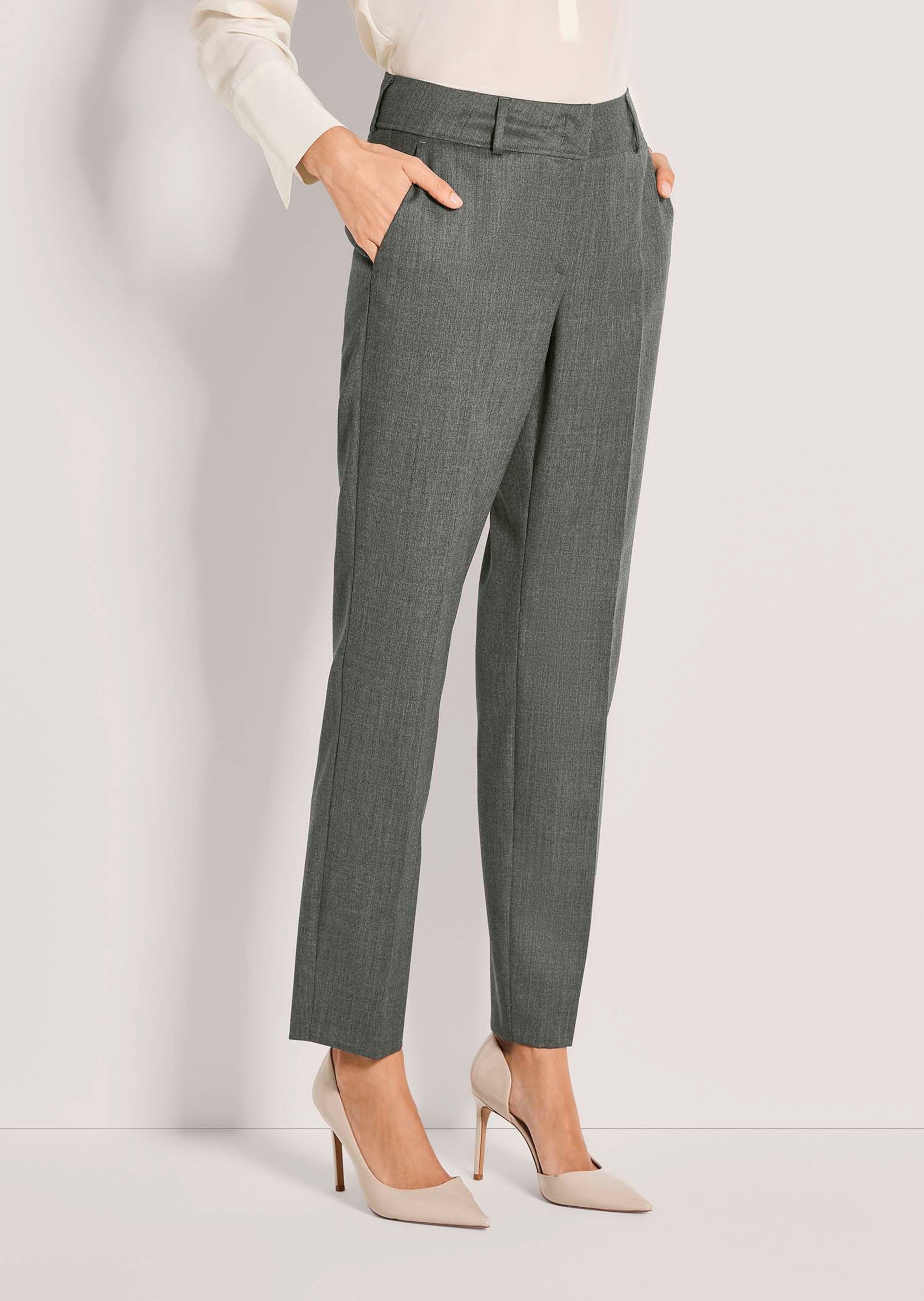 Schurwoll-Hose mit Bügelfalten