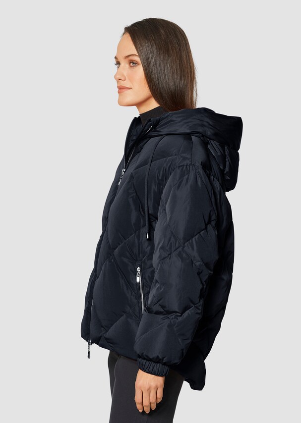 Short oversize quilted jacket with a hood 3
