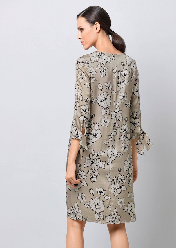 Kleid mit Bindebanddetails am Arm 1