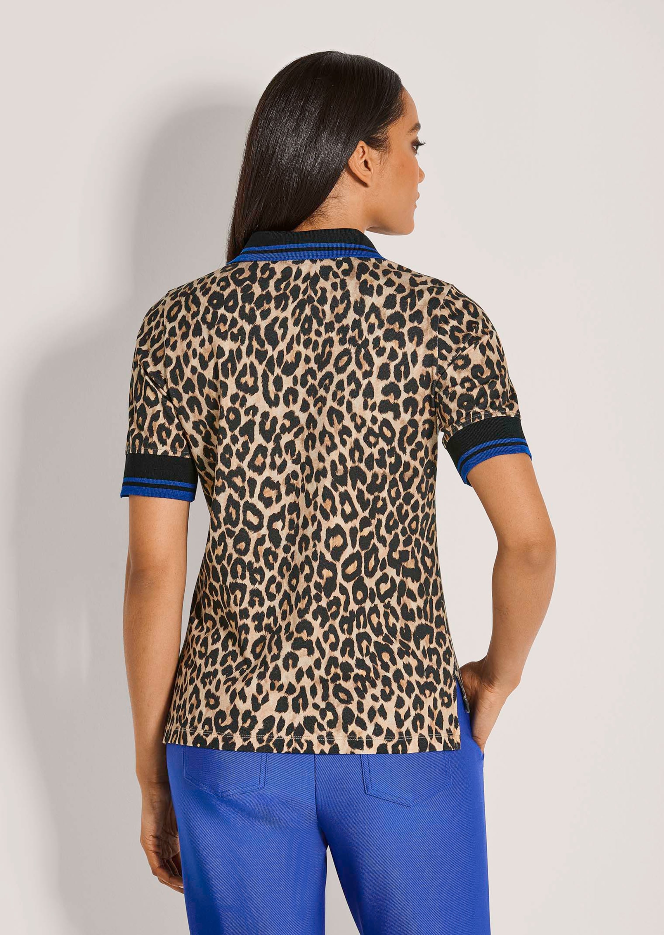 Leopard print polo shirt in black / caramel / royal blue