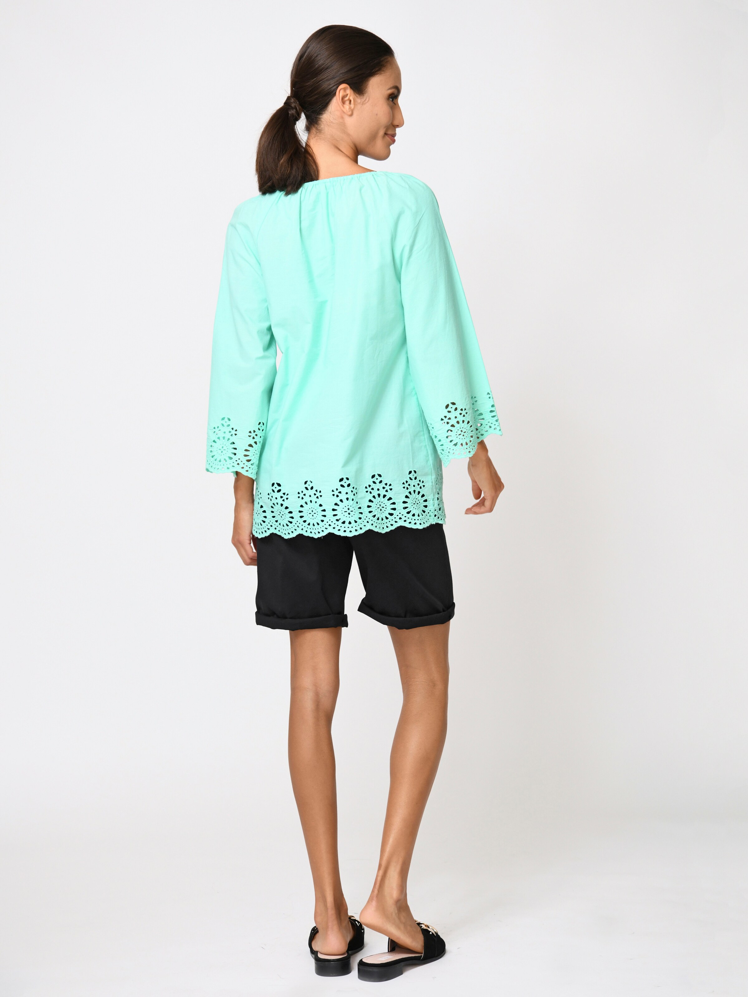 Bluse mit sommerlicher Lochspitze