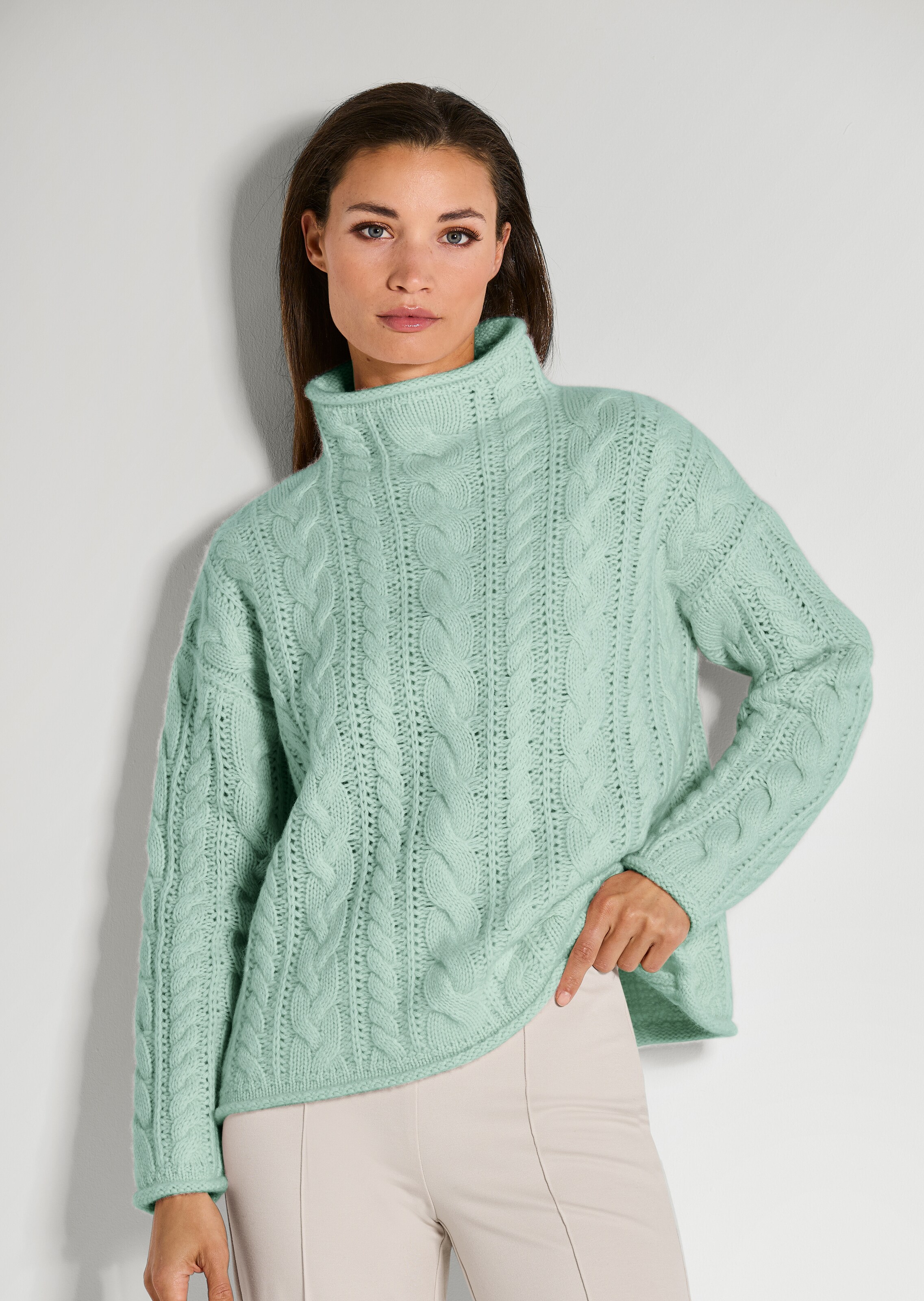 Zopf-Pullover im Oversize-Look