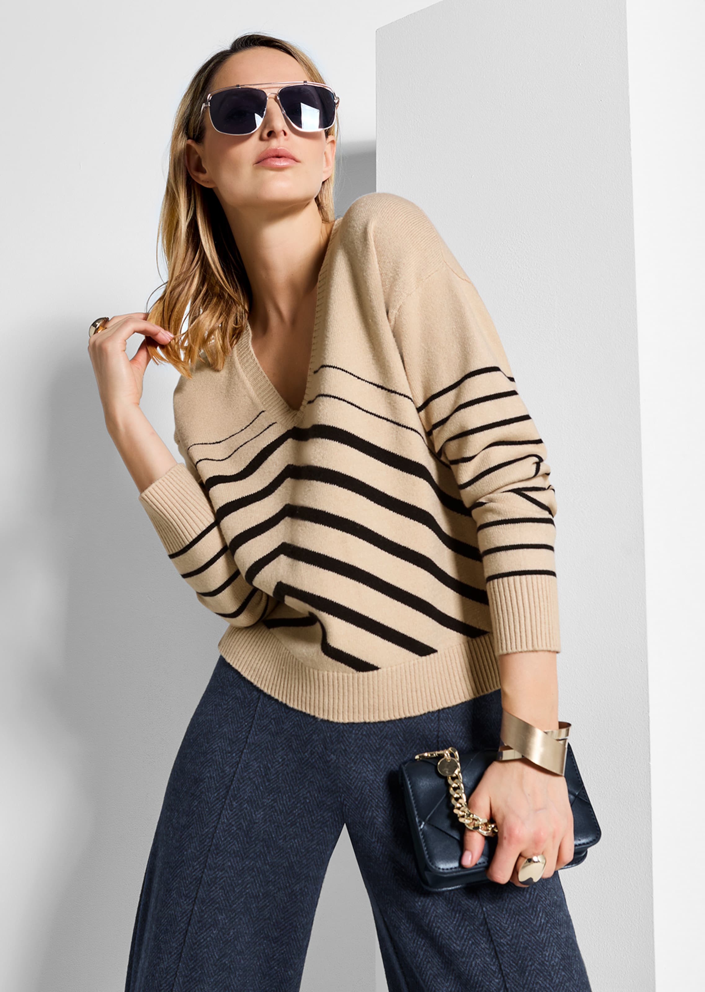 Sportiver Strickpullover mit Streifenmuster