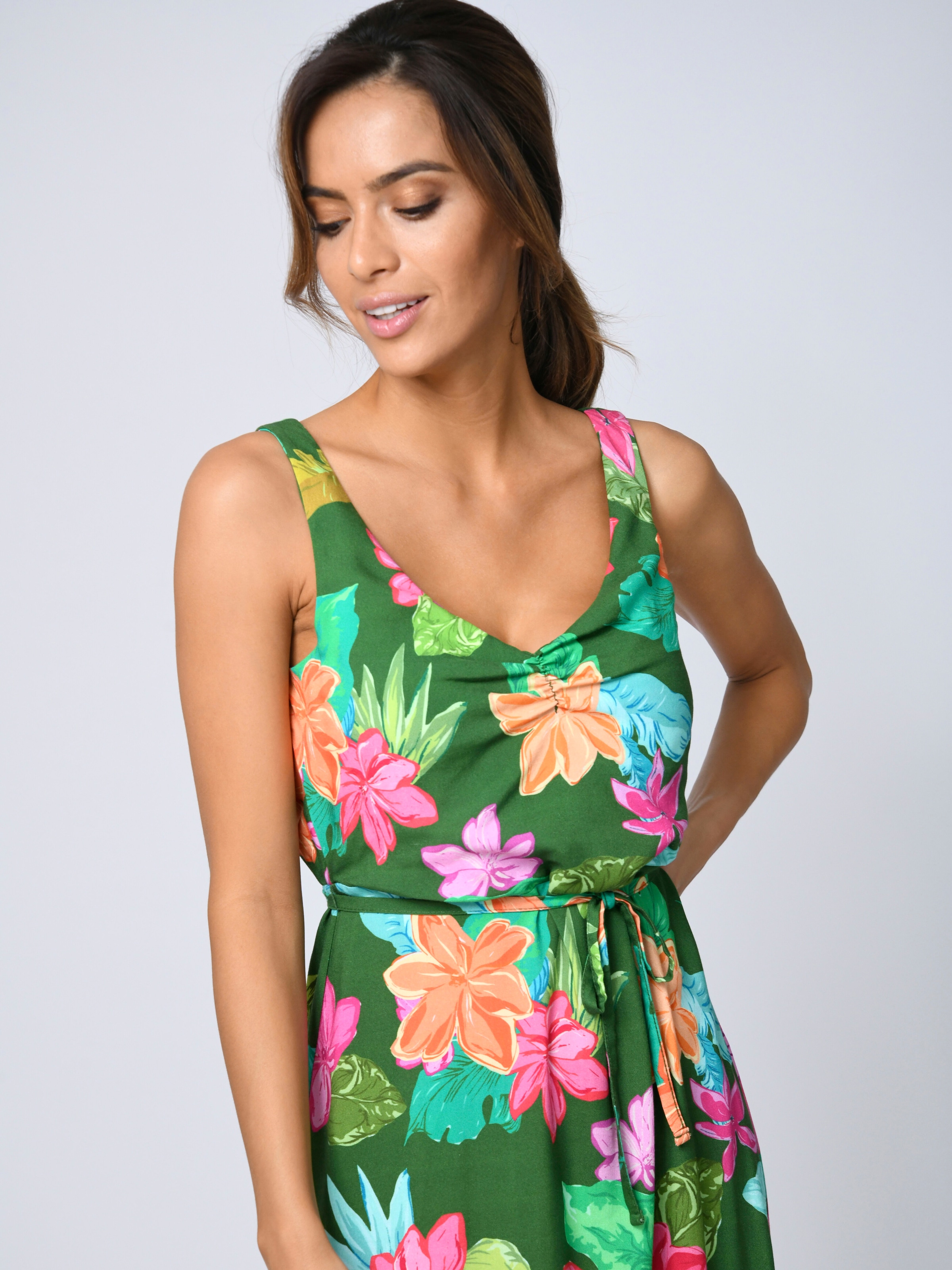Kleid in sommerlichem allover Blumendessin