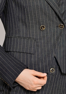 Nadelstreifen-Blazer in verkürzter Form thumbnail 5