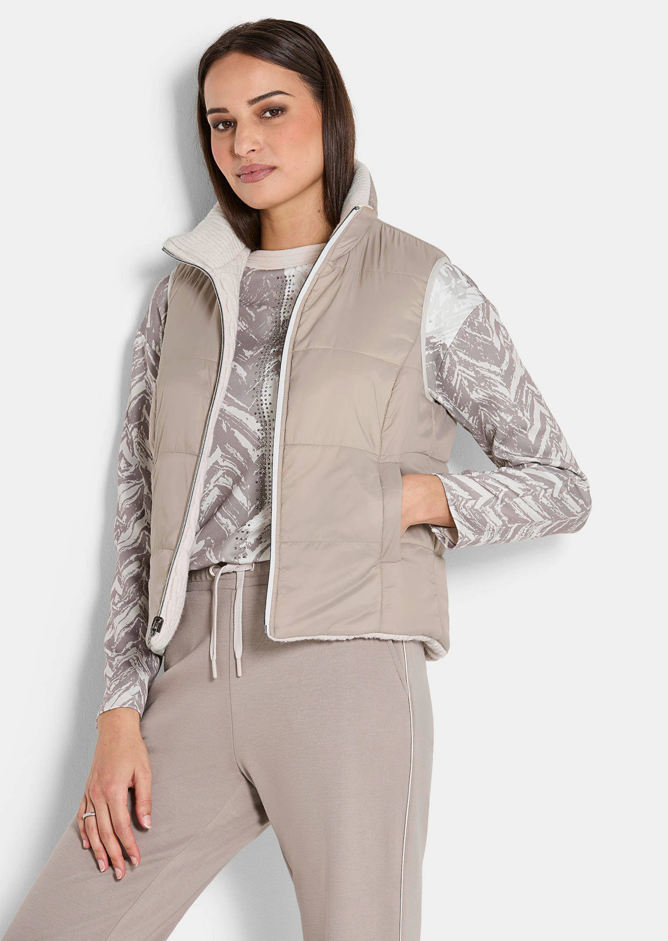 Omkeerbaar vest met tricot en gewatteerde kant