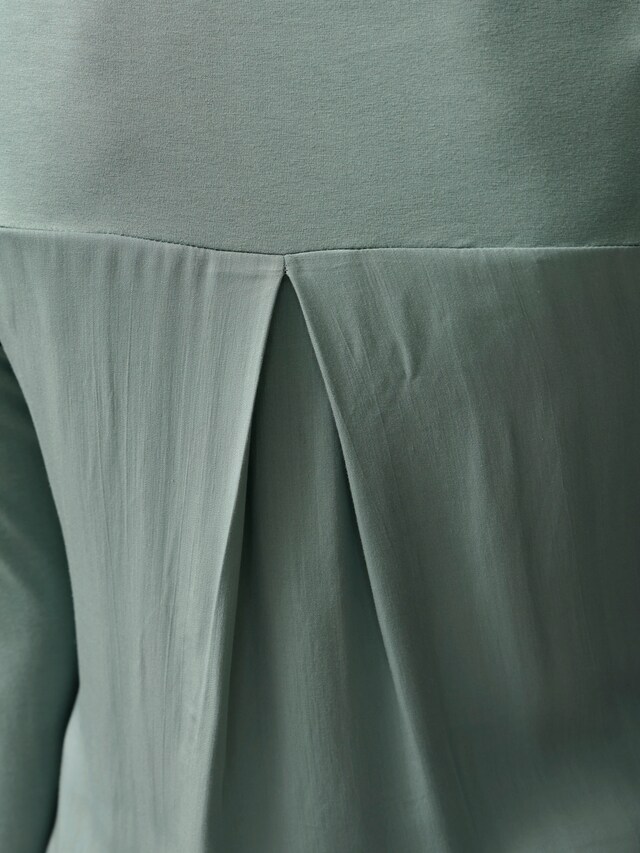 Shirt mit Falte im Rücken 4