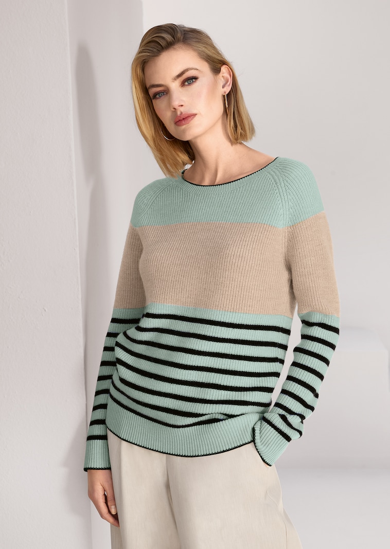 Schurwoll-Pullover mit Perlfang-Struktur