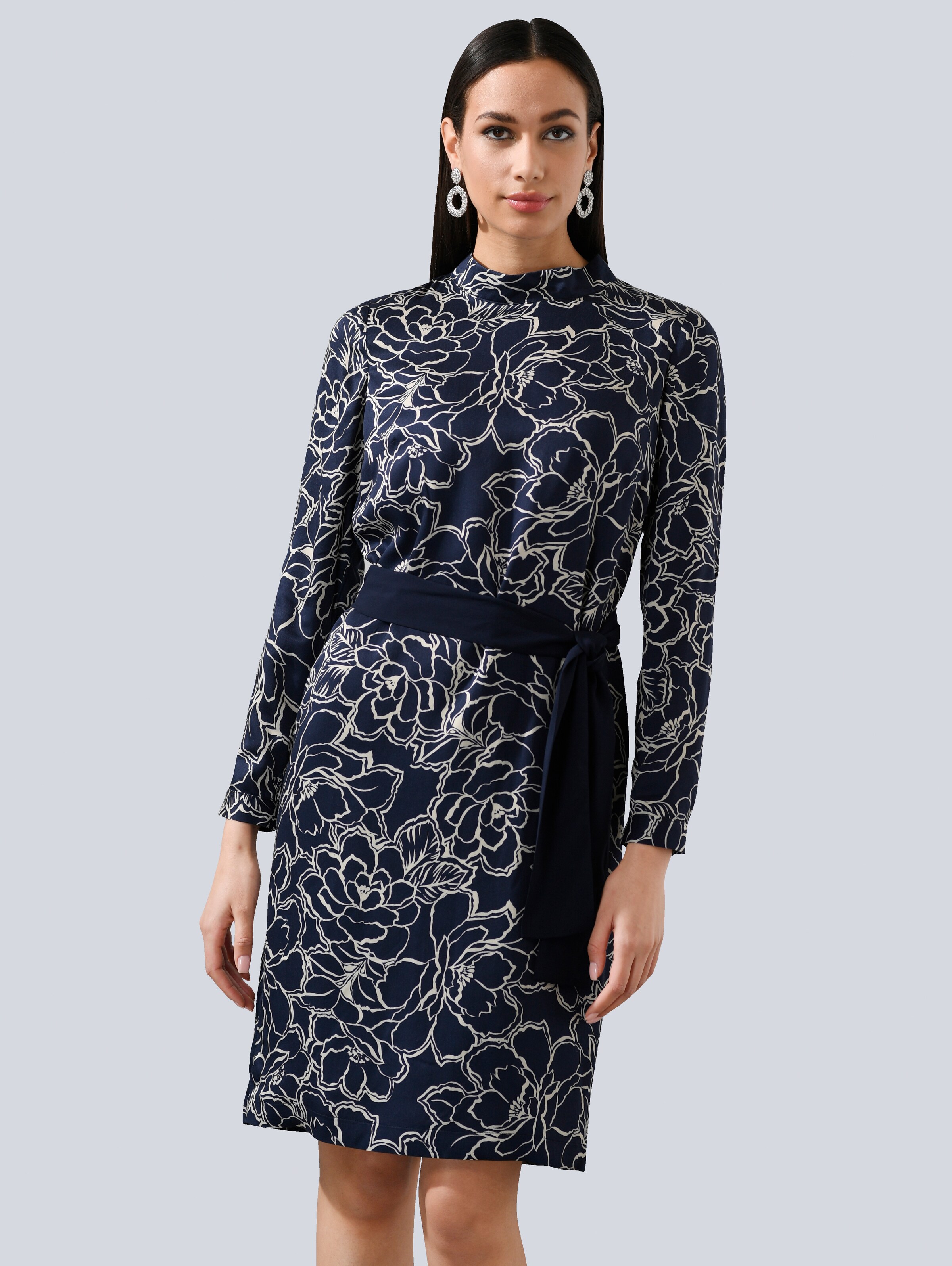 Kleid mit Stehkragen 2